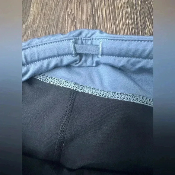 ATHLETA Women's Pulse Running Shorts 2 in 1 Layered blue/ Black Sz M - Picture 7 of 14